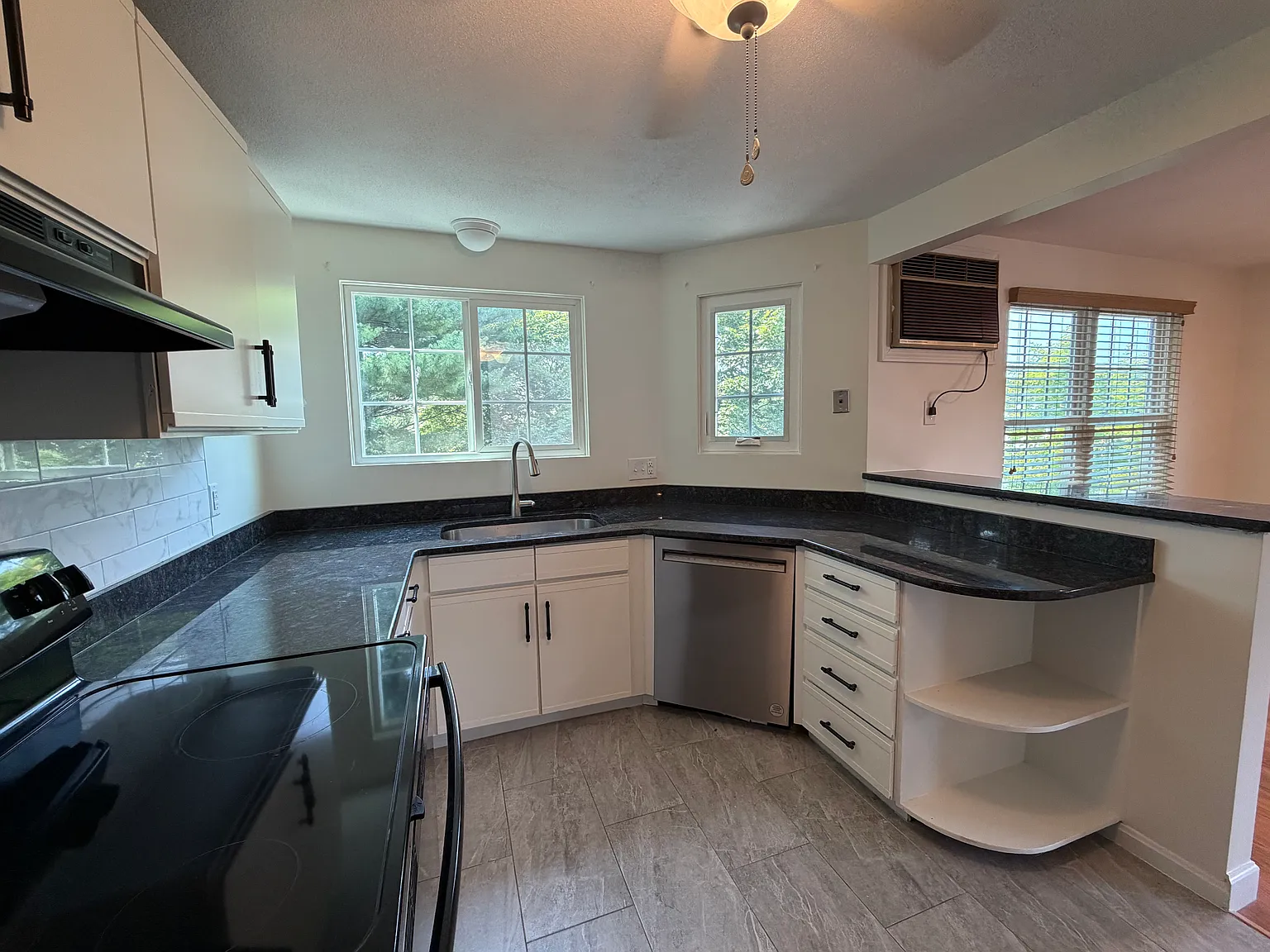 2 bed, 1236 sqft, $2,600 — Photo 2