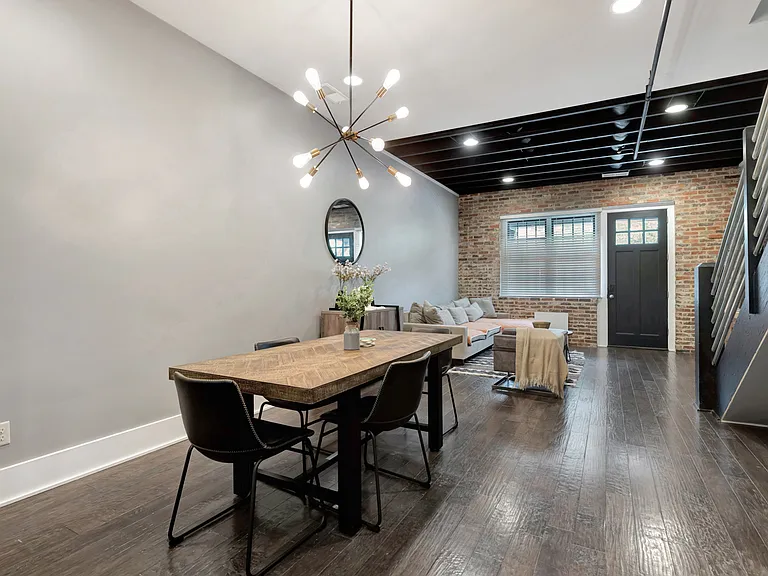 1306 Barristers Ct — Photo 3
