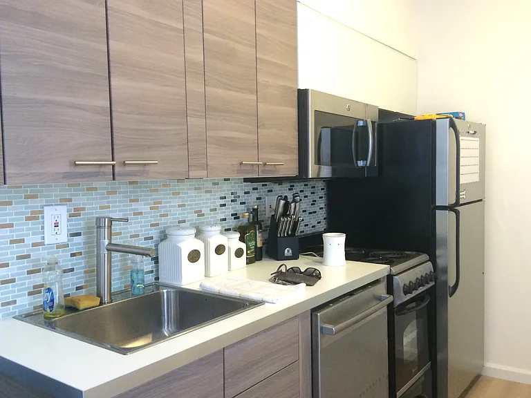 834 Hudson St #1C — Photo 5