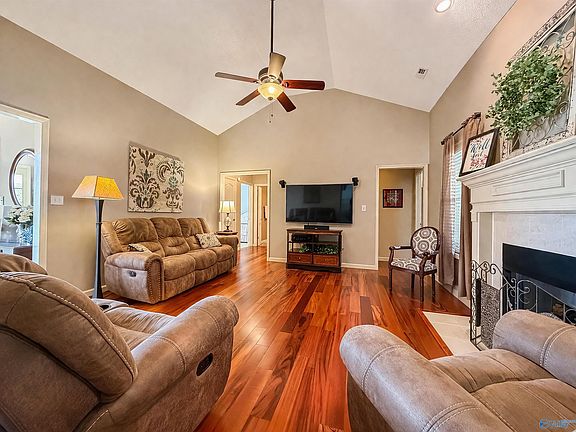 3rd image of 34 Hidden Creek Dr