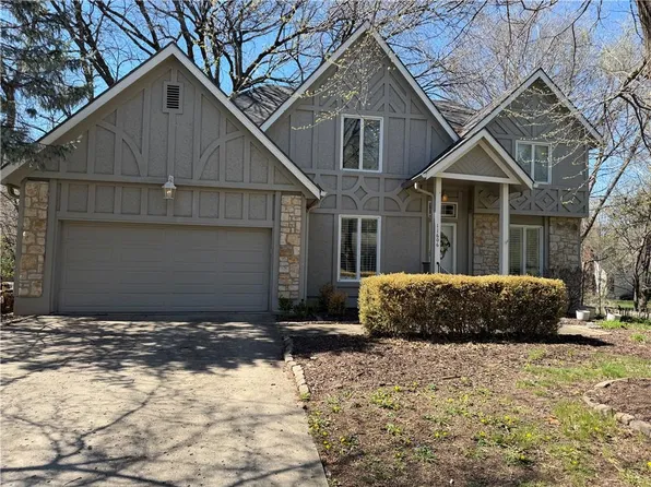 11606 Hemlock St, Overland Park, KS 66210