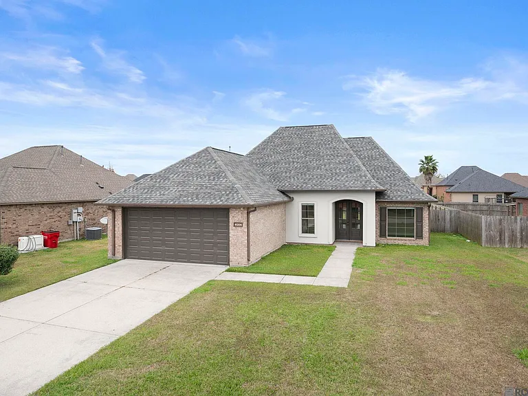 41206 Colonial Dr — Photo 1