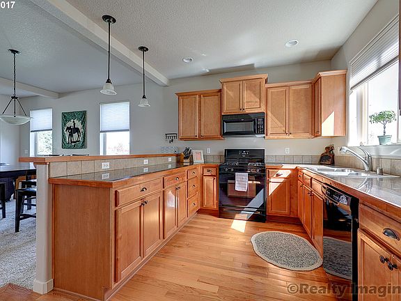 2nd image of 605 NE 85th Way