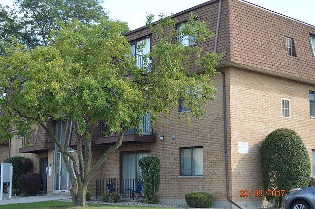 1st image of 4831 W 109th St