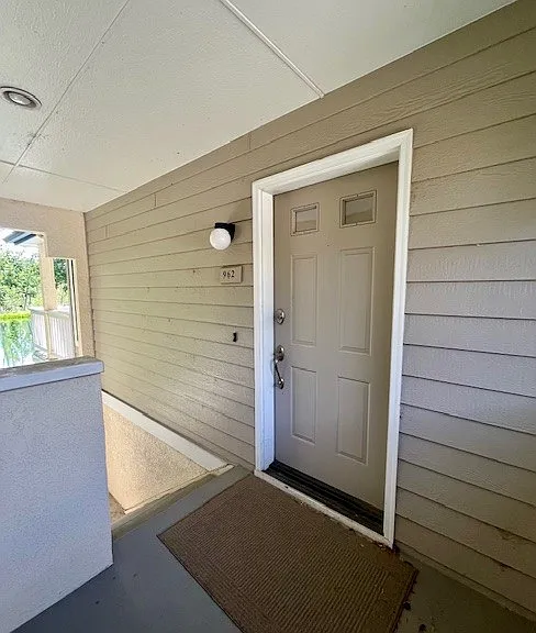 962 E Riverpark Ln — Photo 2