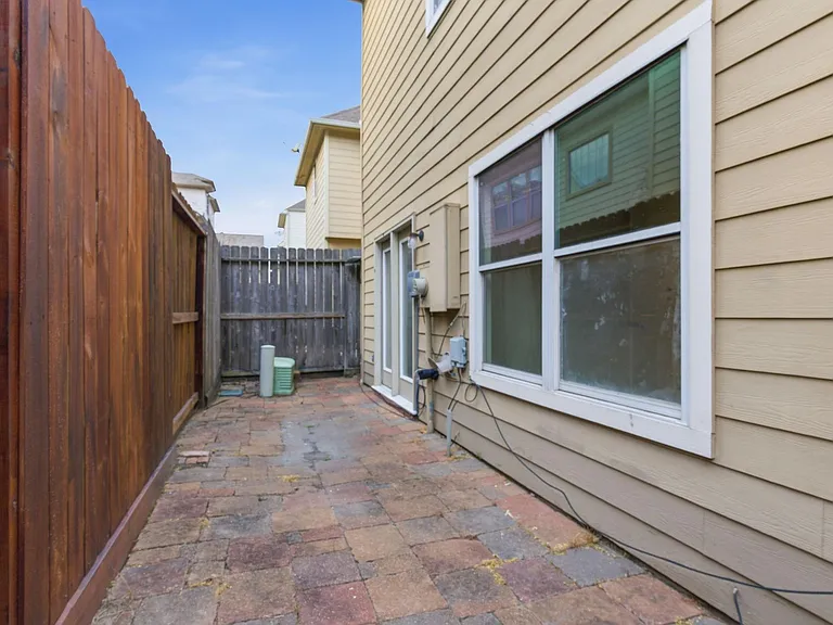 1303 Sherwood Point Ln — Photo 49