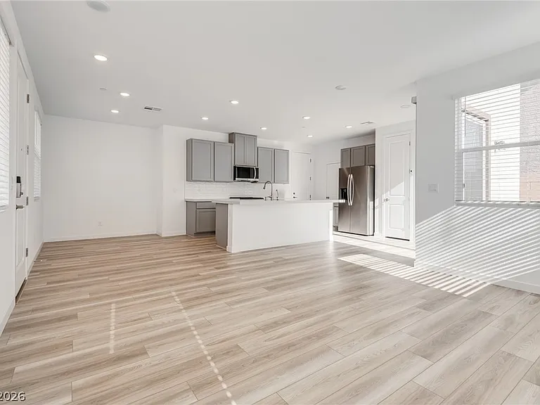 10733 Rhinehill Ave — Photo 4