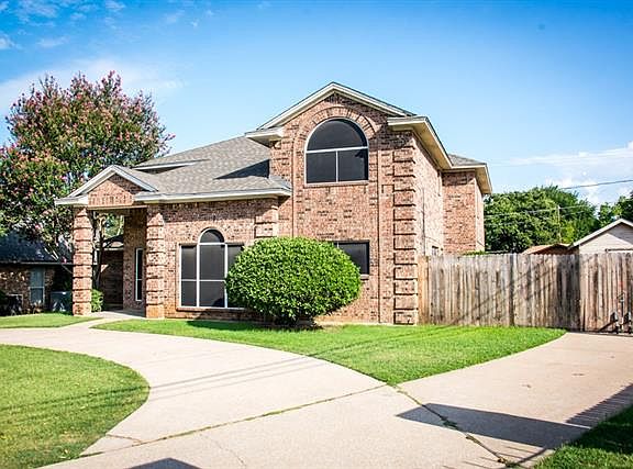 2nd image of 917 Red Oak Dr