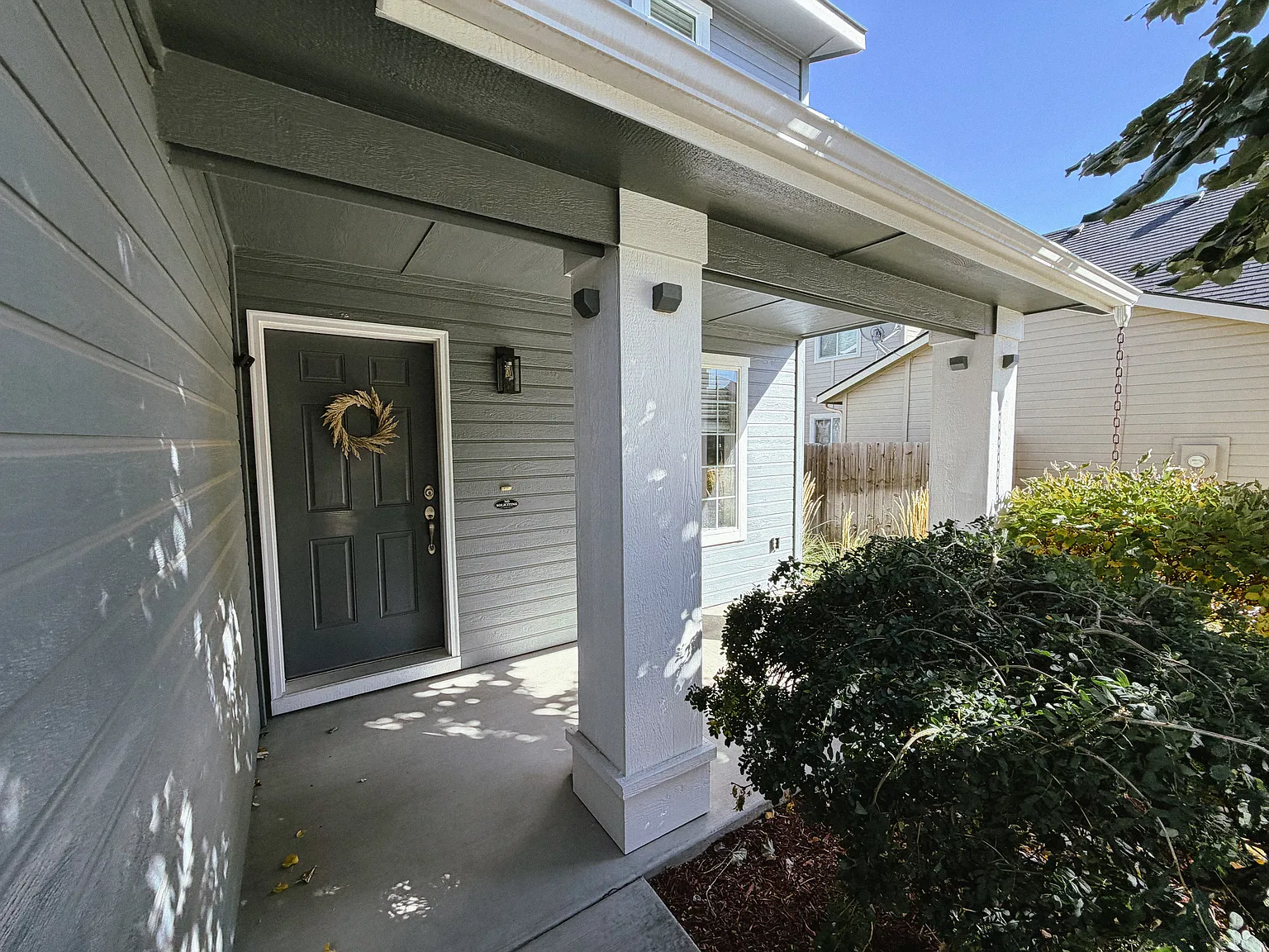 4 bed, 2.5 bath, 2054 sqft, $2,900 — Photo 2