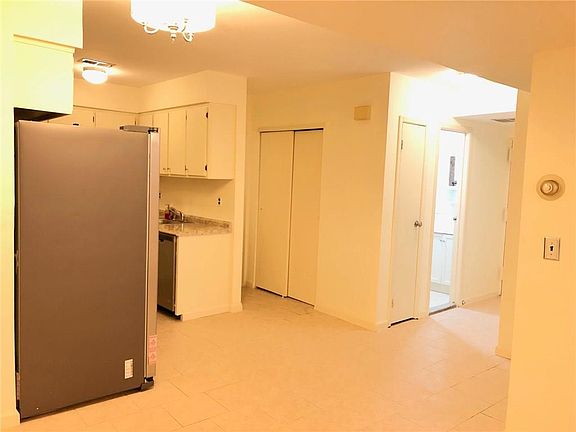 5th image of 85 Elmwood Park Dr APT 31