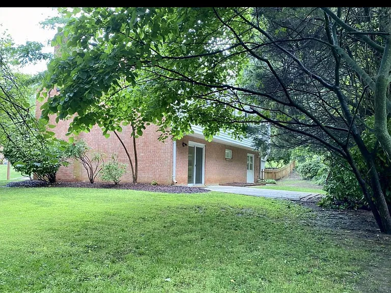 1040 Warbler Pl — Photo 22