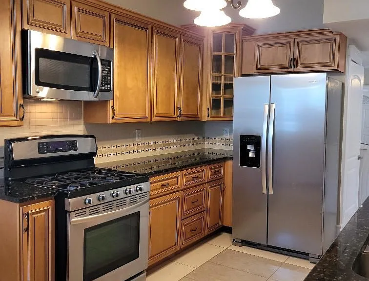 Updated kitchen! Stainless appliances
