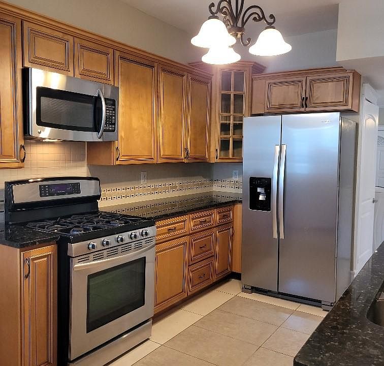 Updated kitchen! Stainless appliances