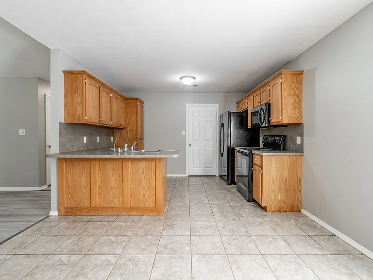 3705 Price Cir — Photo 8