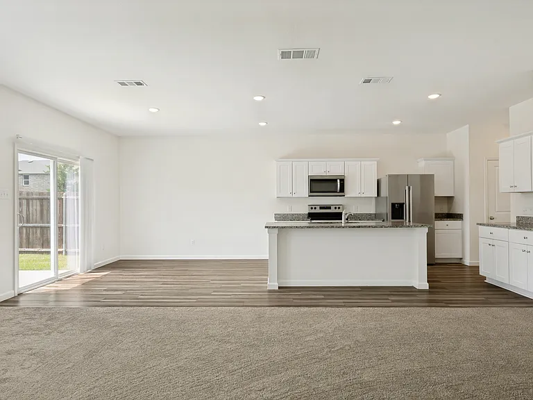 1702 Marquette Dr — Photo 2