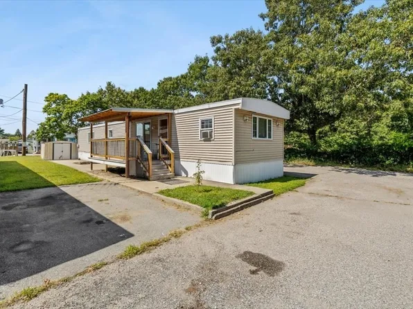 245 Manton St Trailer 223, Pawtucket, RI 02861