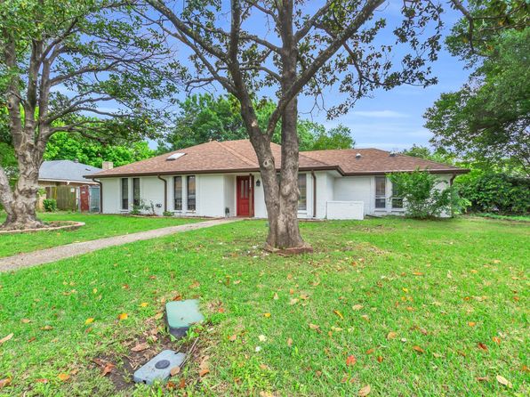 1032 Peach Ln, Desoto, TX 75115