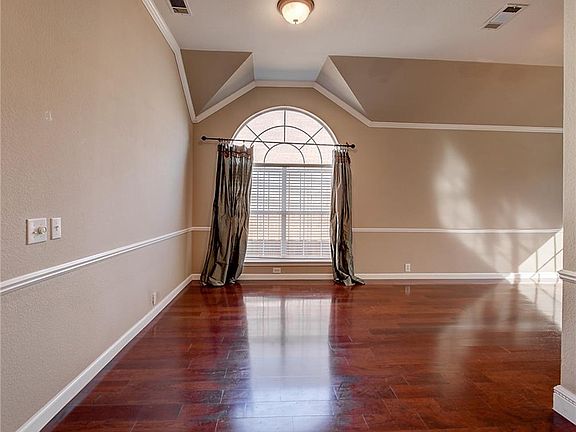 4th image of 6709 Tawny Oak Dr