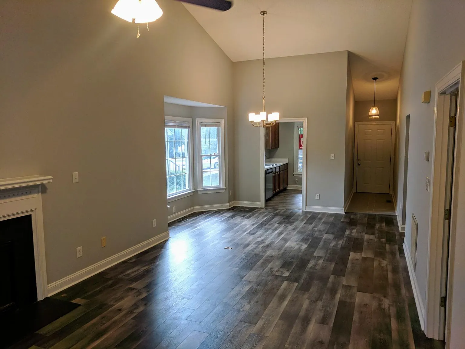 2 bed, 1028 sqft, $1,595 — Photo 4