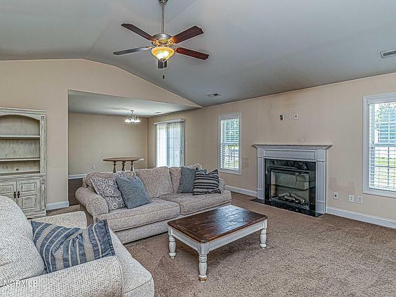 3rd image of 108 Knob Hill Dr
