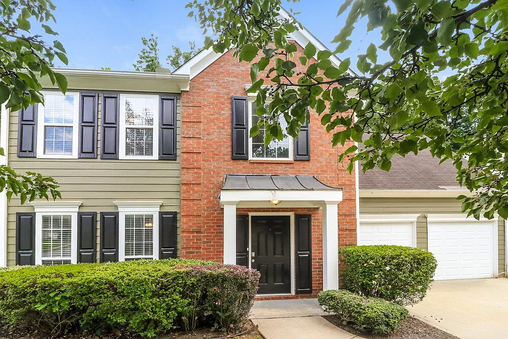 3 bed, 2.5 bath, 1838 sqft, $2,100 — Photo 1