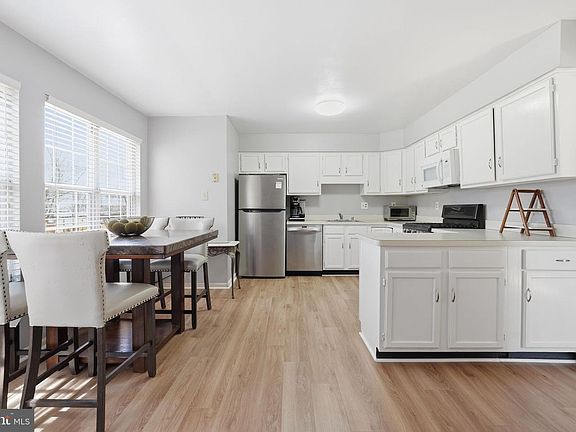 2nd image of 21113 Chandler Ct