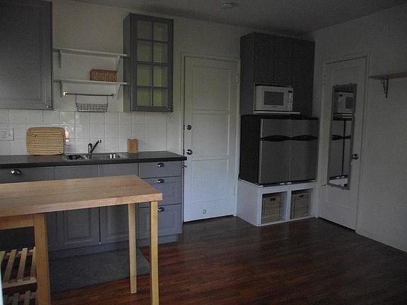 3rd image of 417 Avenue D