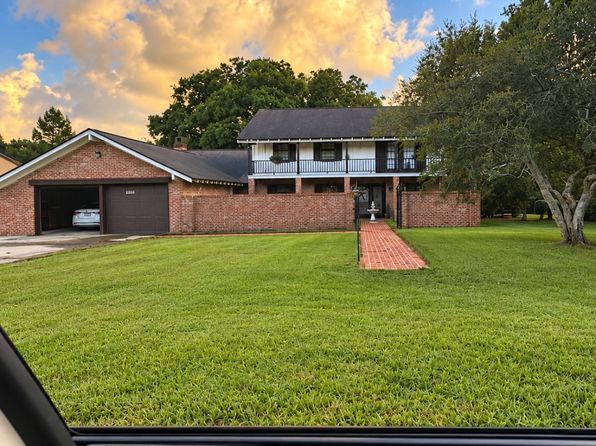 3930 Bayou Blvd
