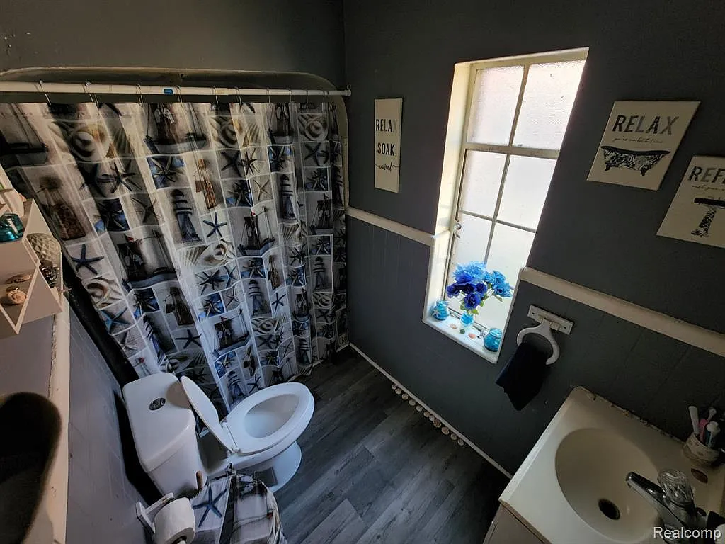 5205 Hereford St — Photo 3