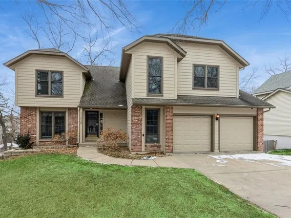 11538 Bradshaw St, Overland Park, KS 66210