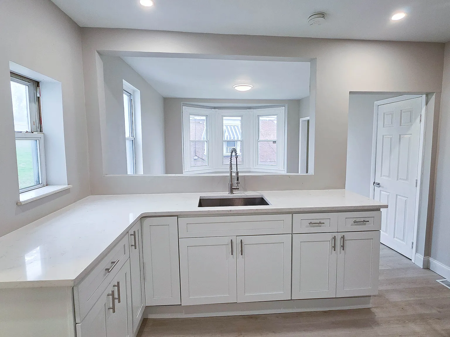 4 bed, 1896 sqft, $2,100 — Photo 3