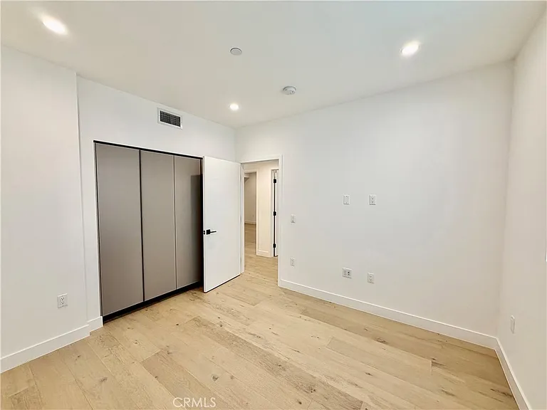 1123 S Shenandoah St #303 — Photo 12