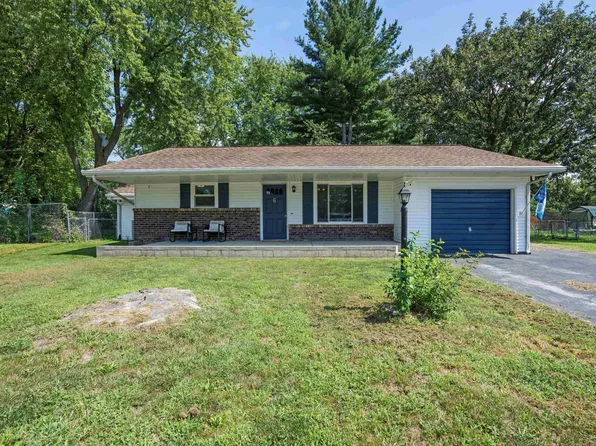 6 Community Dr, Lincoln, IL 62656