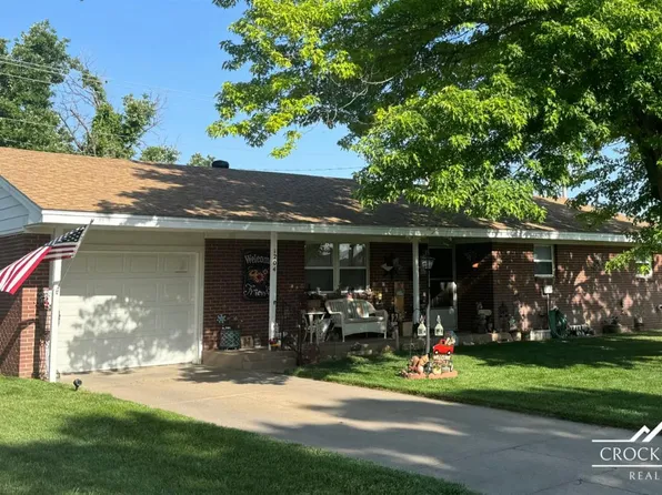 1204 Ridgewood Dr, Garden City, KS 67846