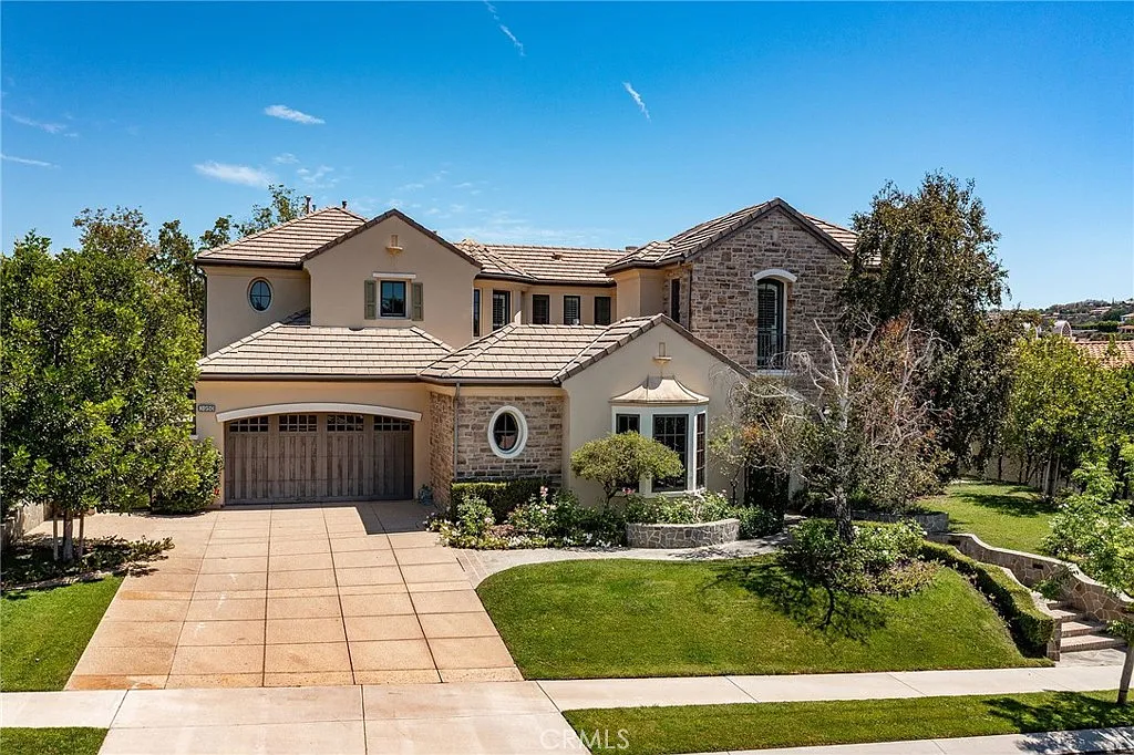 5 bed, 5151 sqft, $21,000 — Photo 1