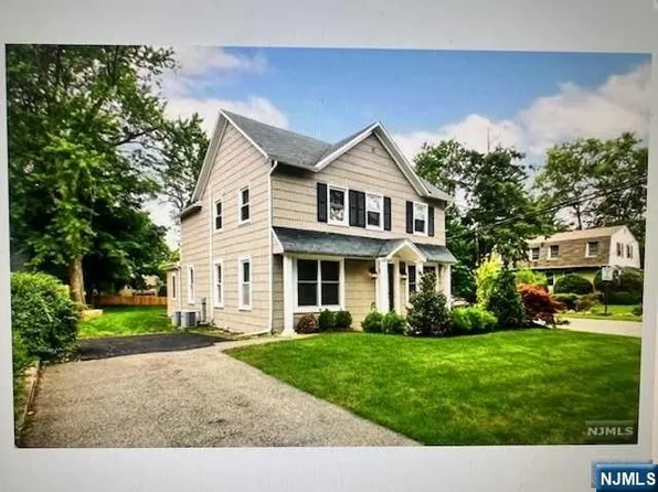 367 Godwin Ave, Wyckoff, NJ 07481