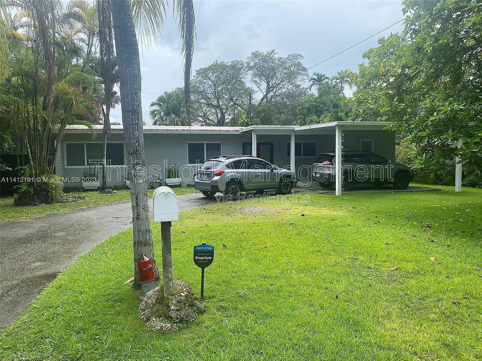 3 bed, 2.0 bath, 2050 sqft, $4,950 — Photo 2