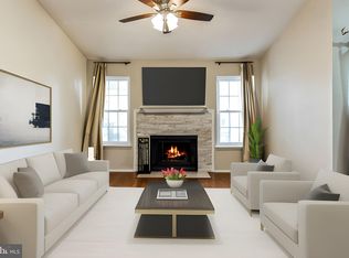 3303 Wyndham Cir APT 341, Alexandria, VA 22302