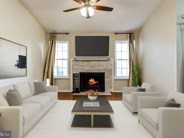 3303 Wyndham Cir APT 341, Alexandria, VA 22302