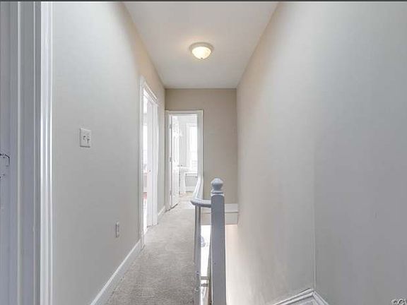4th image of 1262 Parkwood Ave
