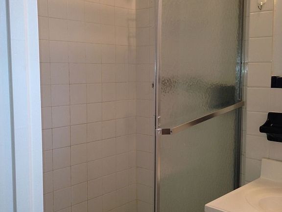 4th image of 4535 46th St APT 1H