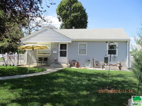 2951 Myrtle St, Sioux City, IA 51103