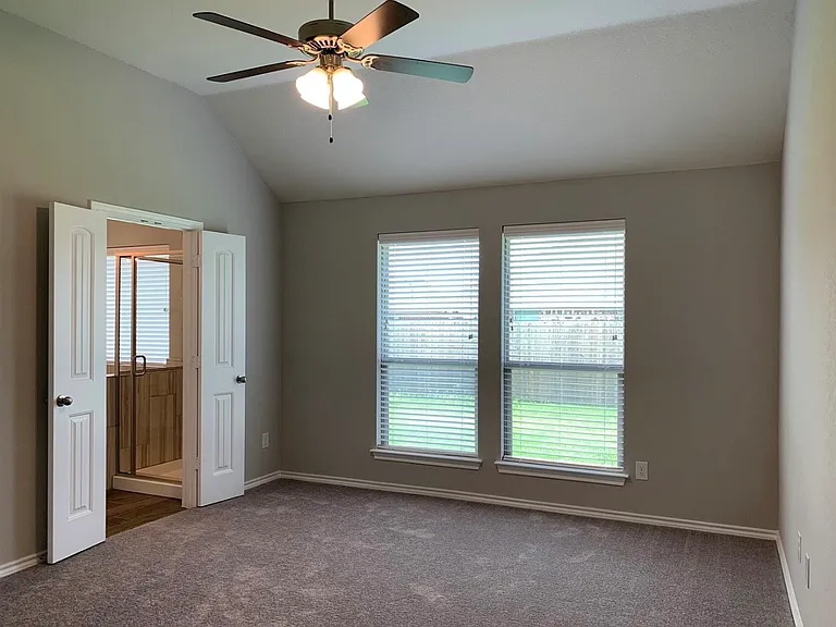 1925 Green Terrace Dr — Photo 4