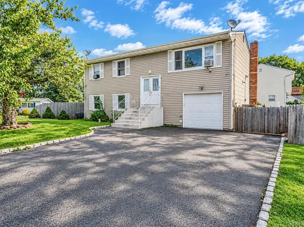 83 Pine Tree Drive, Shirley, NY 11967