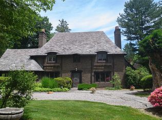 8 Valley Rd, Bayville, NY 11709