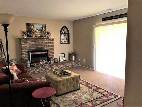4th image of 1728 S Encina St