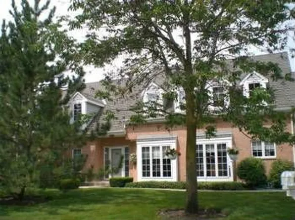 5625 Chesapeake Dr, McHenry, IL 60050