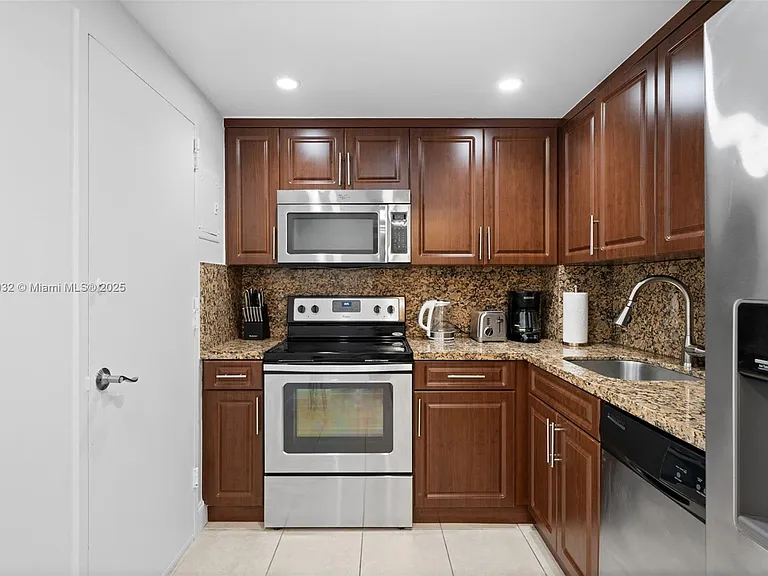401 Golden Isles Dr #406 — Photo 3