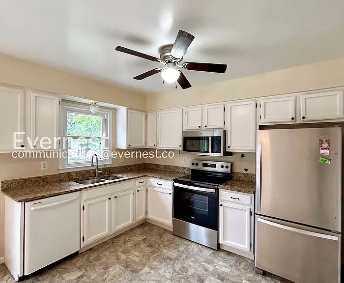 11406 Wentworth Ct — Photo 2