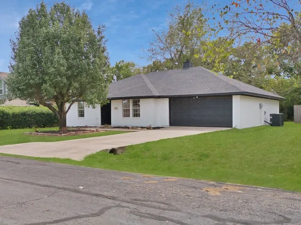 1722 Sharon Dr, Corinth, TX 76210